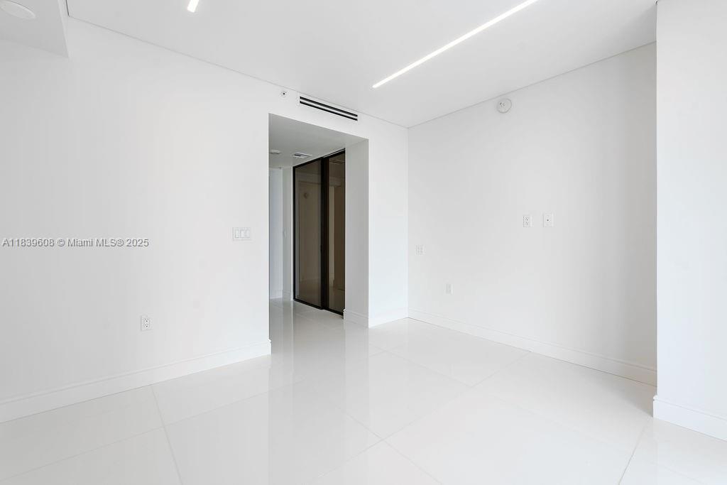 PARQUE TOWERS CONDO - Residential