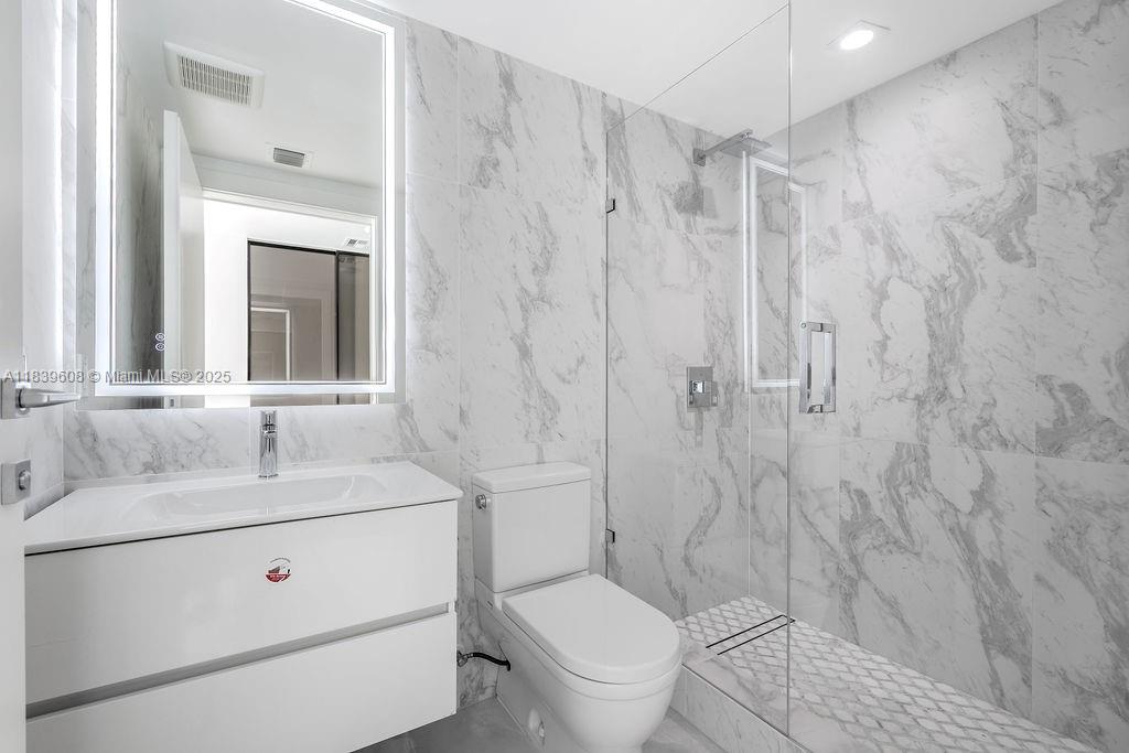 PARQUE TOWERS CONDO - Residential