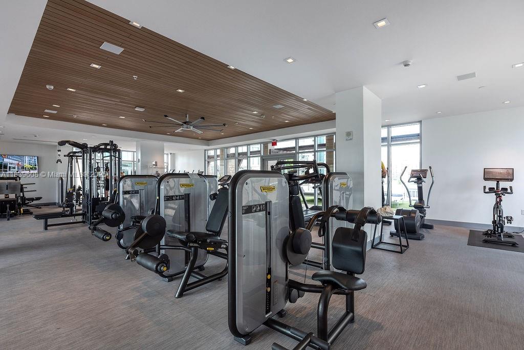 PARQUE TOWERS CONDO - Residential