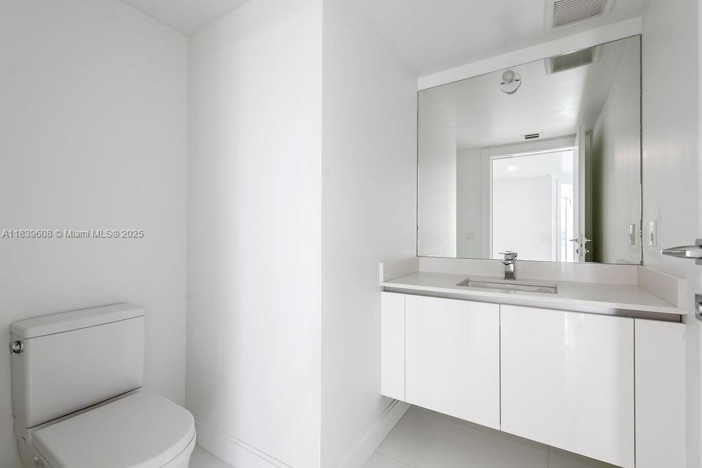 PARQUE TOWERS CONDO - Residential