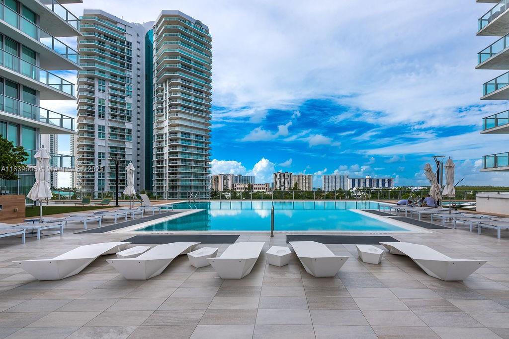 PARQUE TOWERS CONDO - Residential