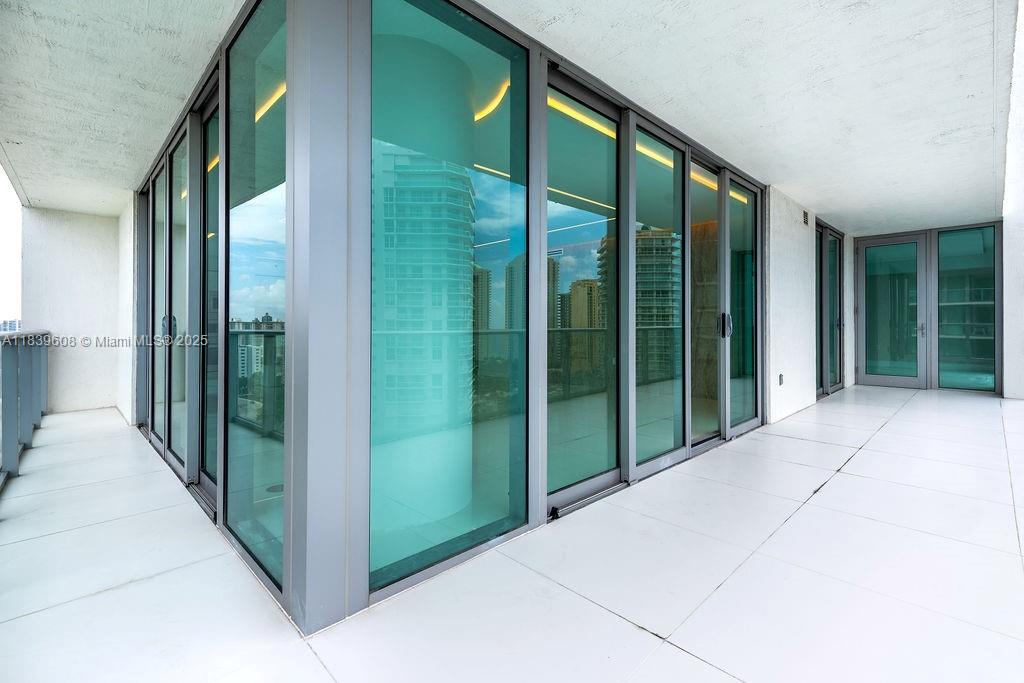 PARQUE TOWERS CONDO - Residential