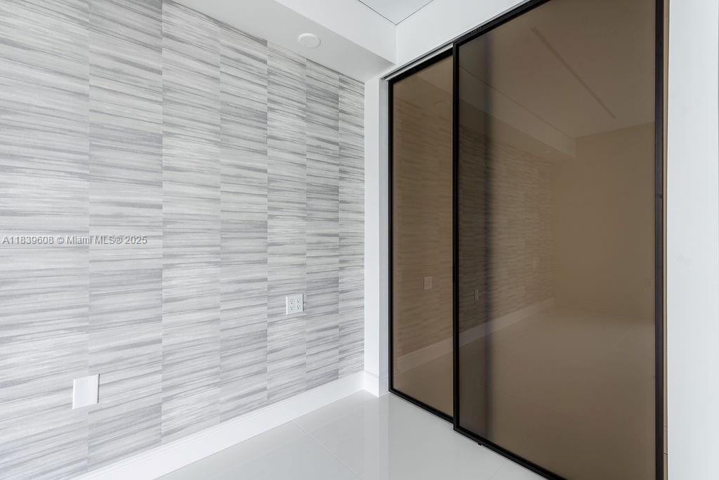 PARQUE TOWERS CONDO - Residential