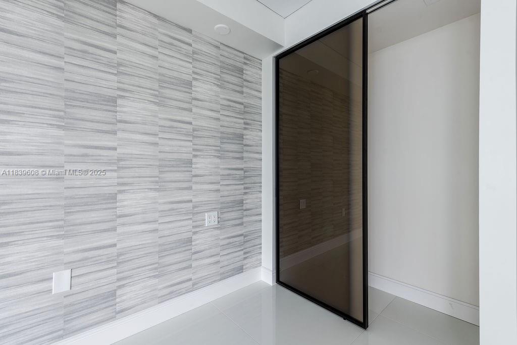 PARQUE TOWERS CONDO - Residential