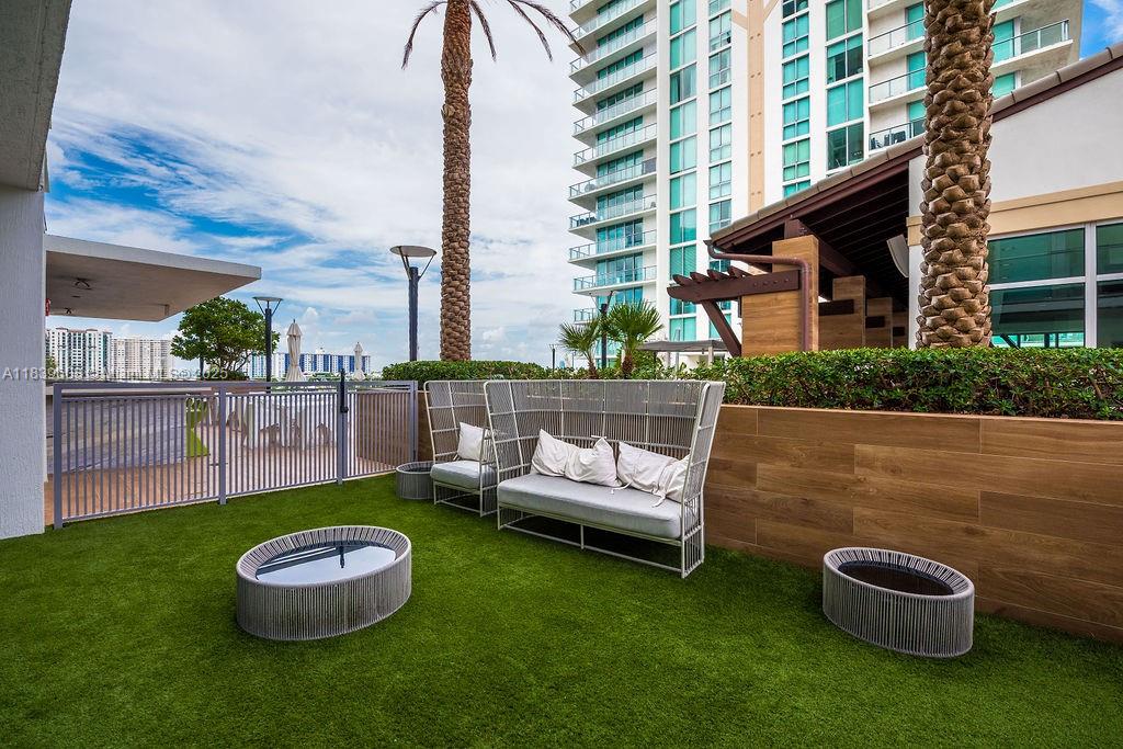 PARQUE TOWERS CONDO - Residential