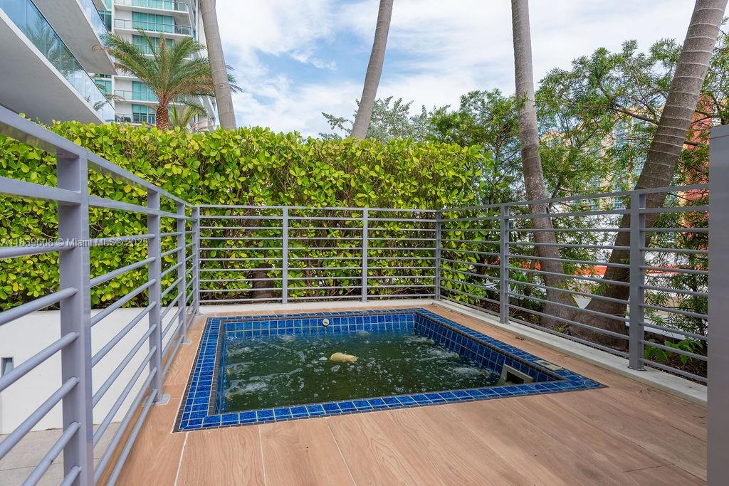 PARQUE TOWERS CONDO - Residential