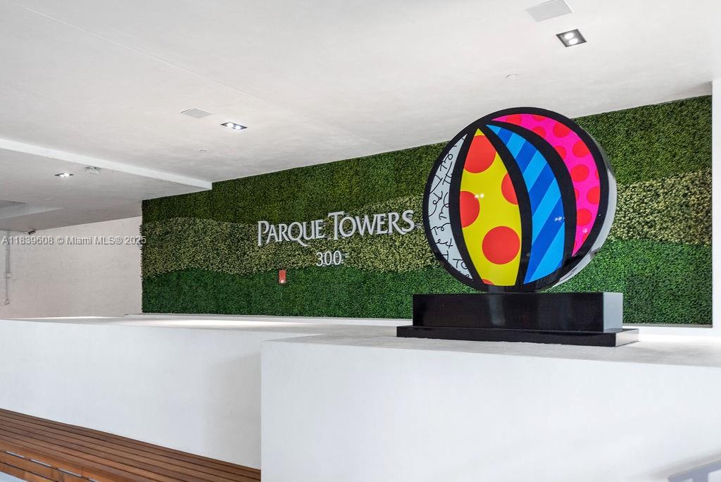 PARQUE TOWERS CONDO - Residential