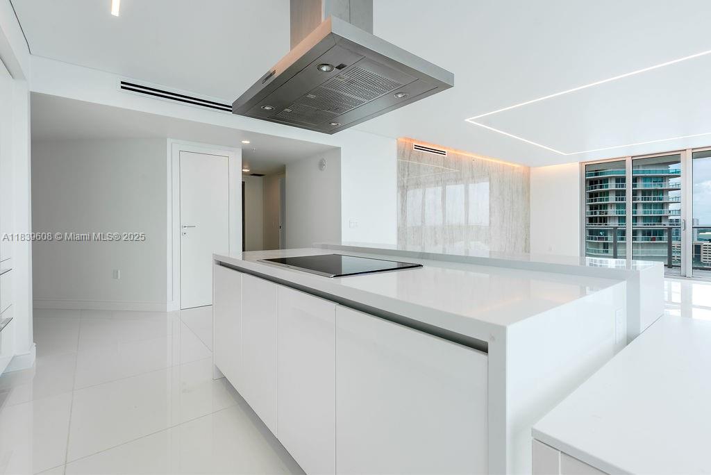 PARQUE TOWERS CONDO - Residential