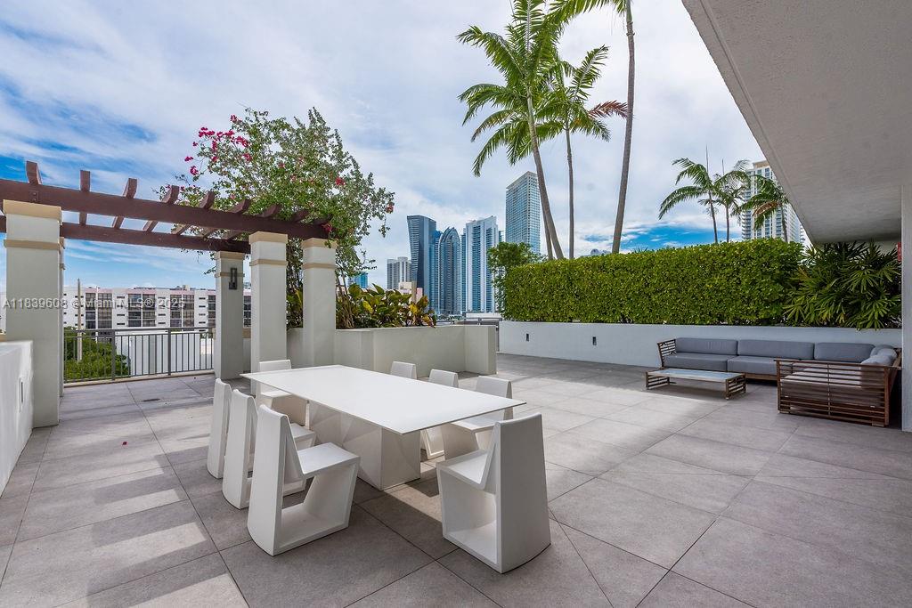 PARQUE TOWERS CONDO - Residential