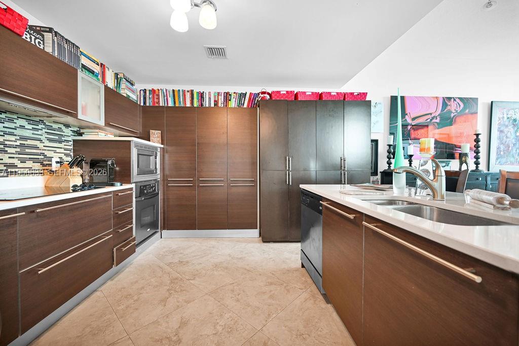 QUANTUM ON THE BAY CONDO - Residential