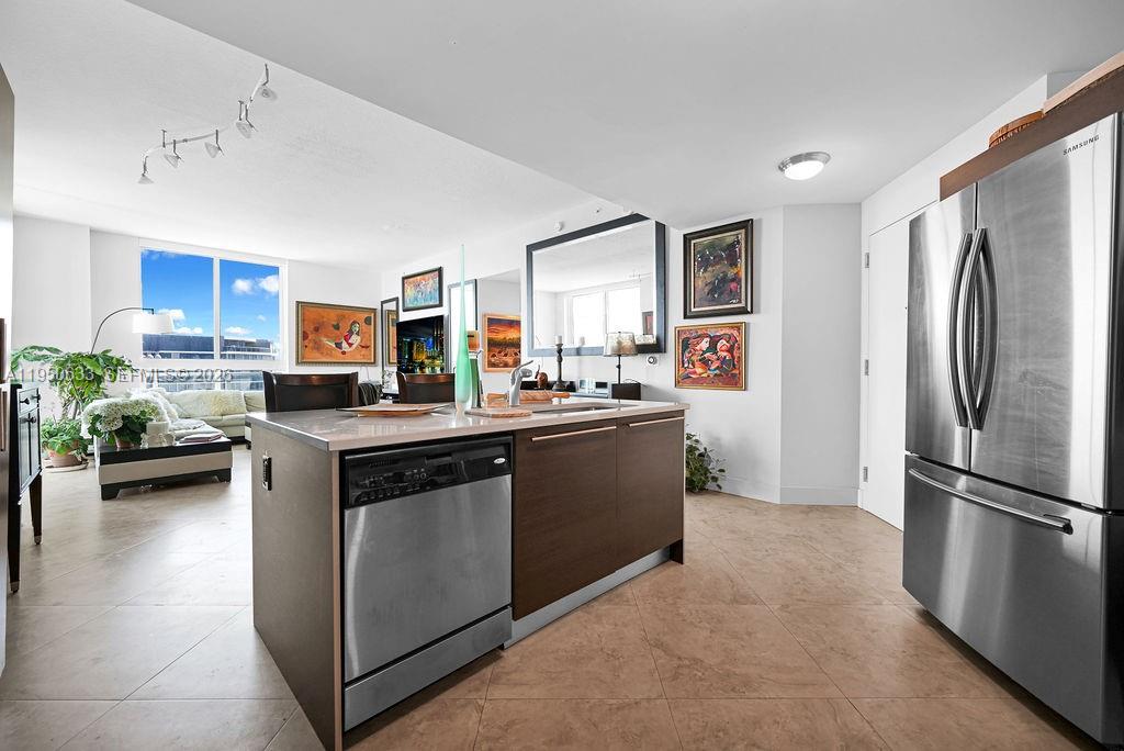 QUANTUM ON THE BAY CONDO - Residential