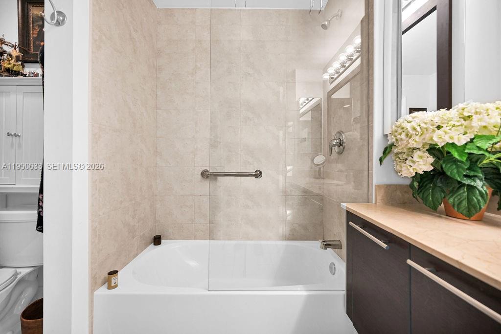 QUANTUM ON THE BAY CONDO - Residential