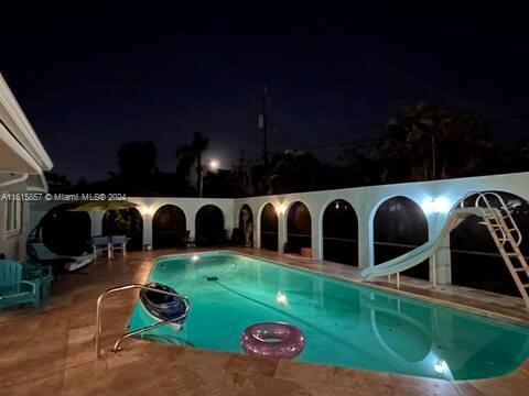 HOLLYWOOD HILLS - Residential