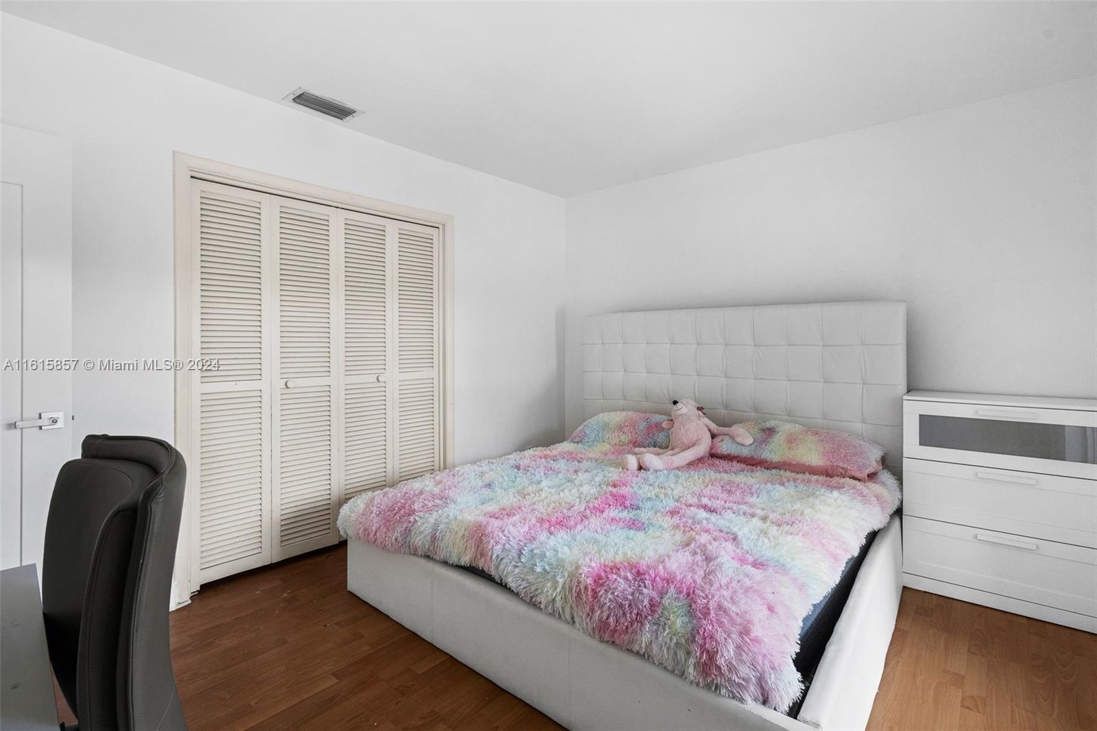 HOLLYWOOD HILLS - Residential