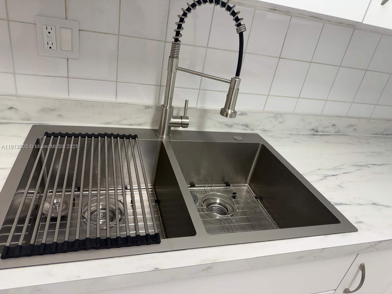 ISLA DEL MAR CONDO - Residential Lease