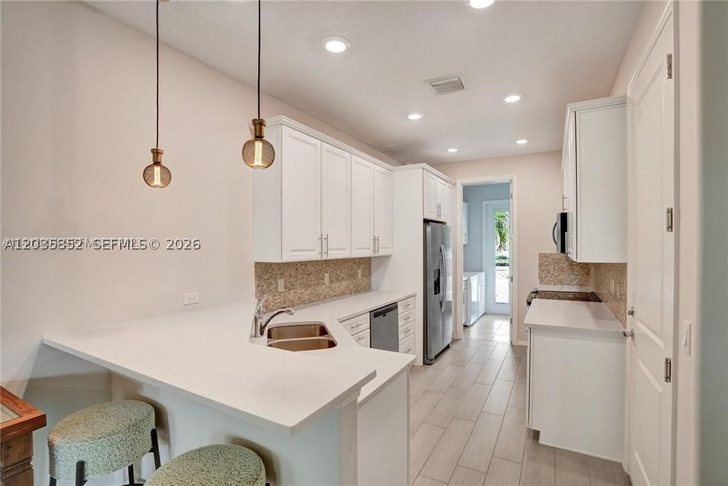 Photo of 5140 Eucalyptus Dr #5, Hollywood, FL 33021 (MLS # A12035852)