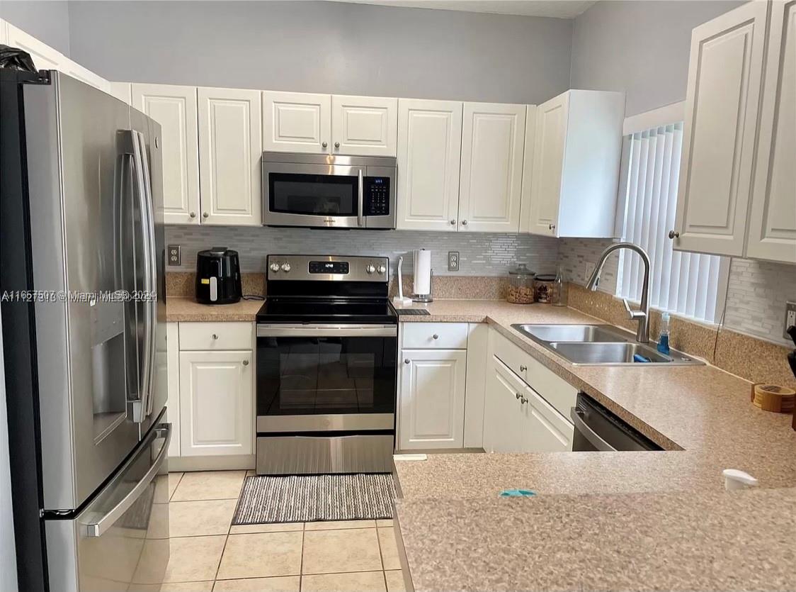 FLORIDIAN ISLES - Residential Lease