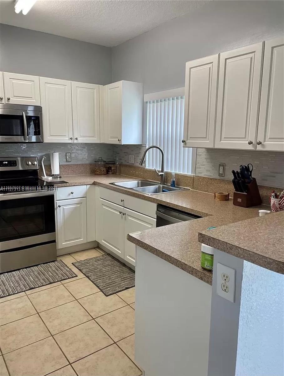 FLORIDIAN ISLES - Residential Lease