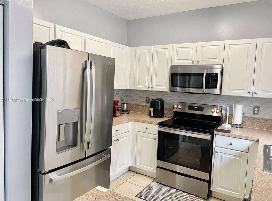 FLORIDIAN ISLES - Residential Lease