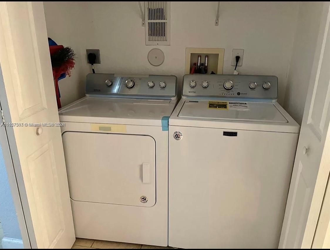 FLORIDIAN ISLES - Residential Lease