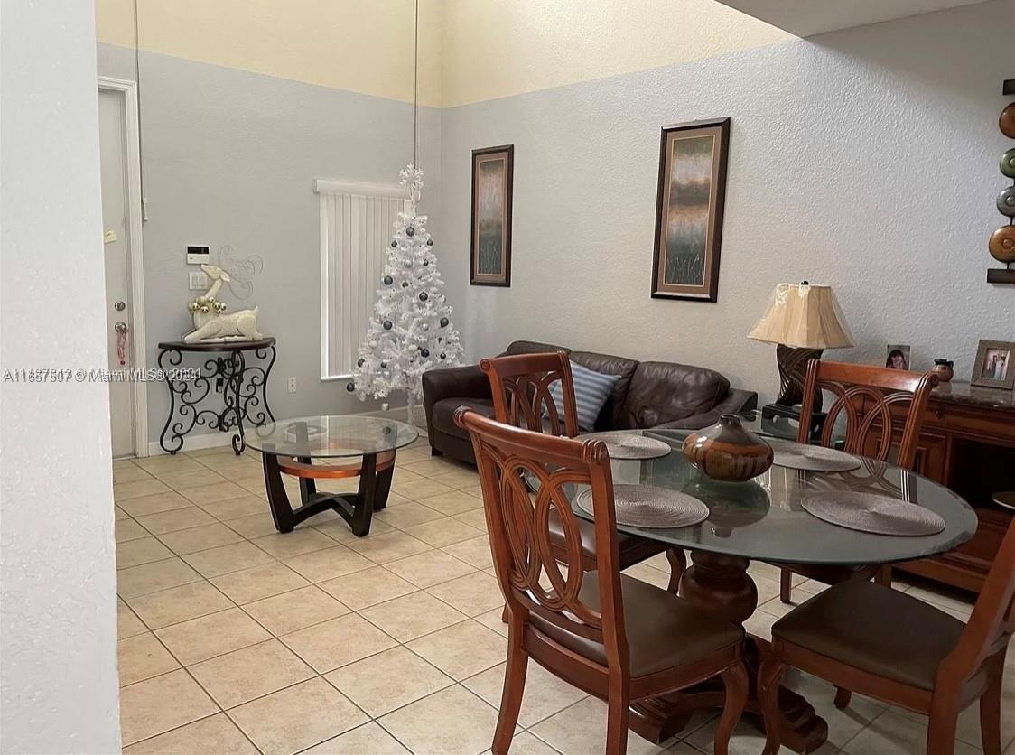 FLORIDIAN ISLES - Residential Lease