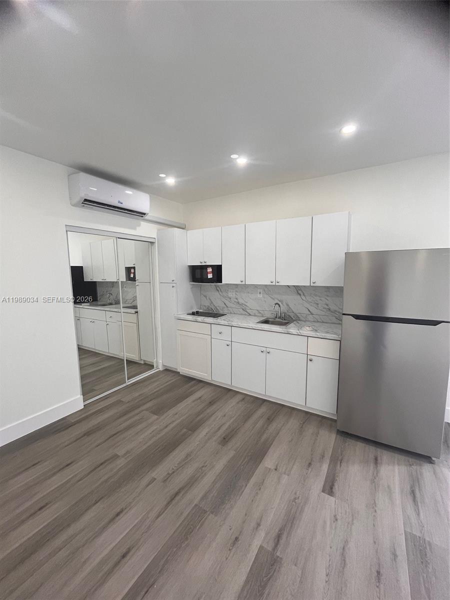 COUNTRY LAKE MANORS SEC 3 - Residential Lease