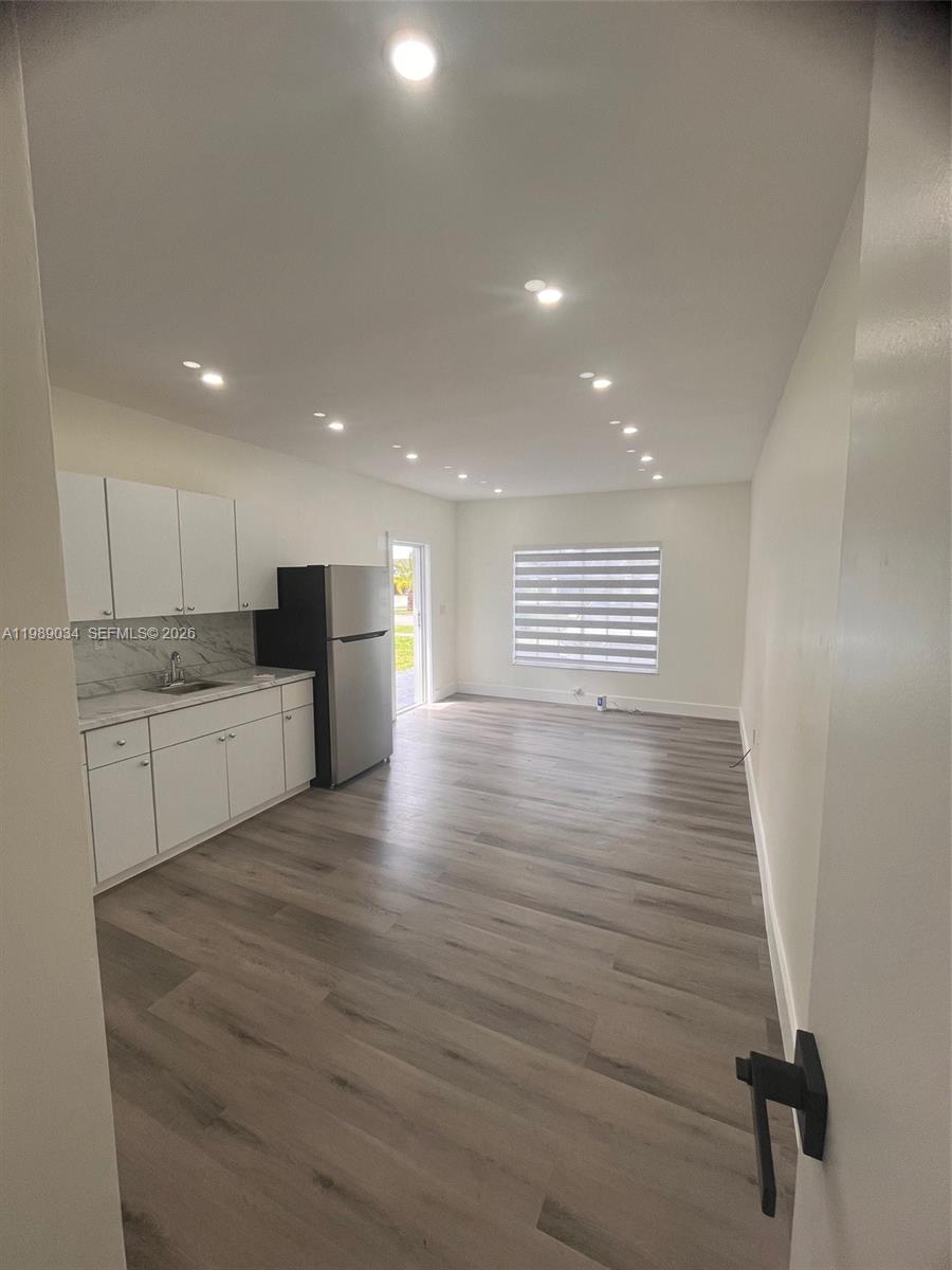 COUNTRY LAKE MANORS SEC 3 - Residential Lease