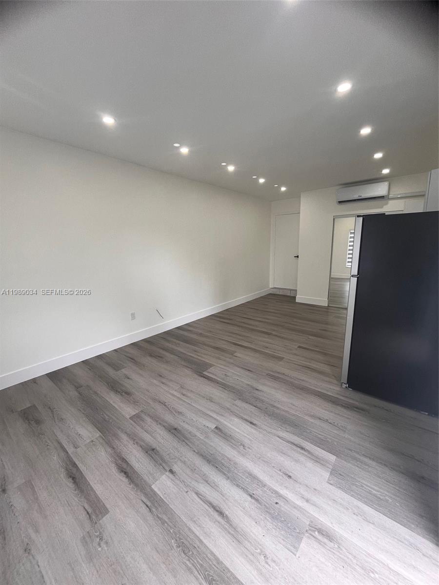 COUNTRY LAKE MANORS SEC 3 - Residential Lease