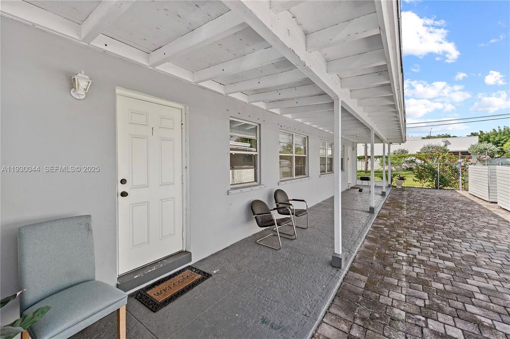 Photo of 1125 NE 5th Ave #1, Fort Lauderdale, FL 33304 (MLS # A11930044)