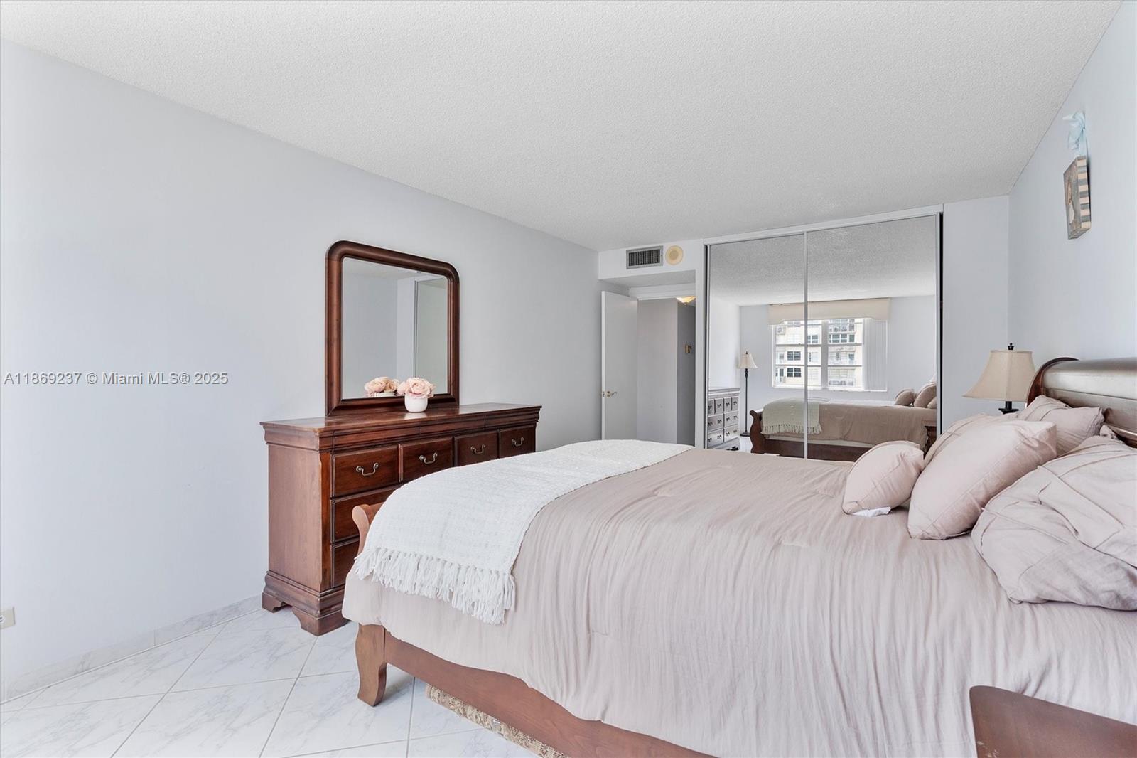 WINSTON TOWERS 200 - Residential