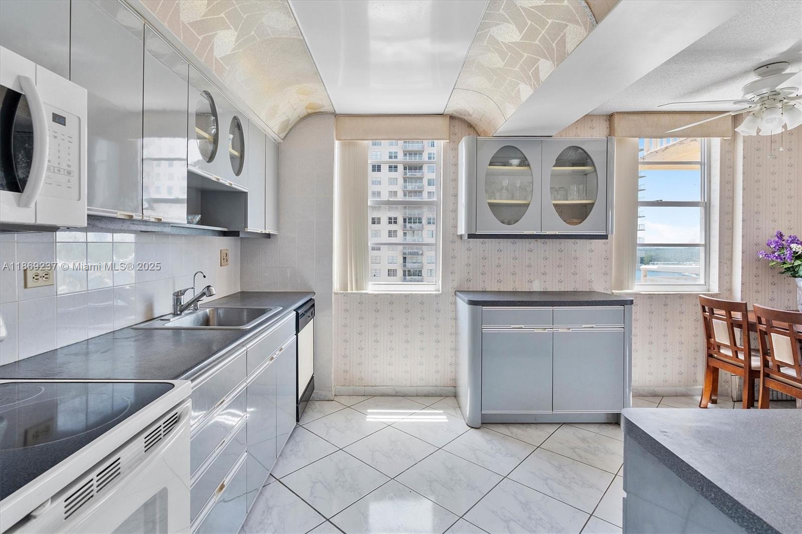 WINSTON TOWERS 200 - Residential