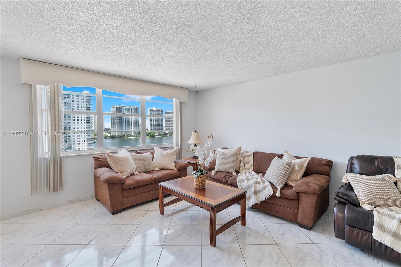 WINSTON TOWERS 200 - Residential