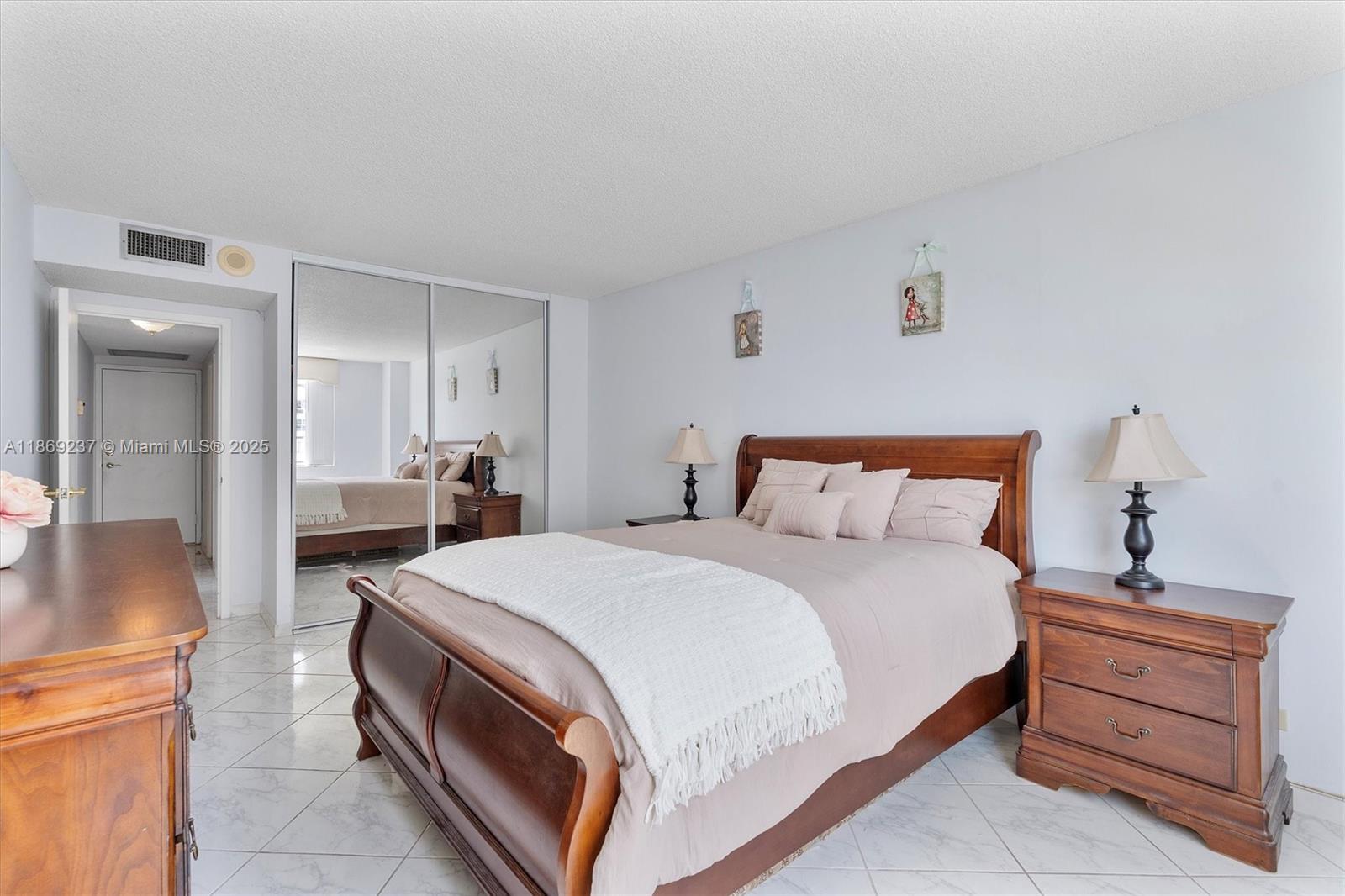 WINSTON TOWERS 200 - Residential