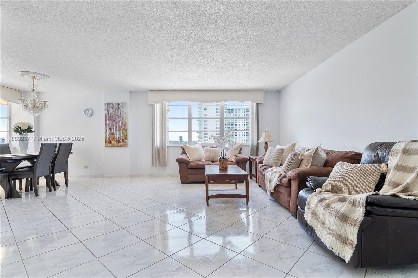 WINSTON TOWERS 200 - Residential