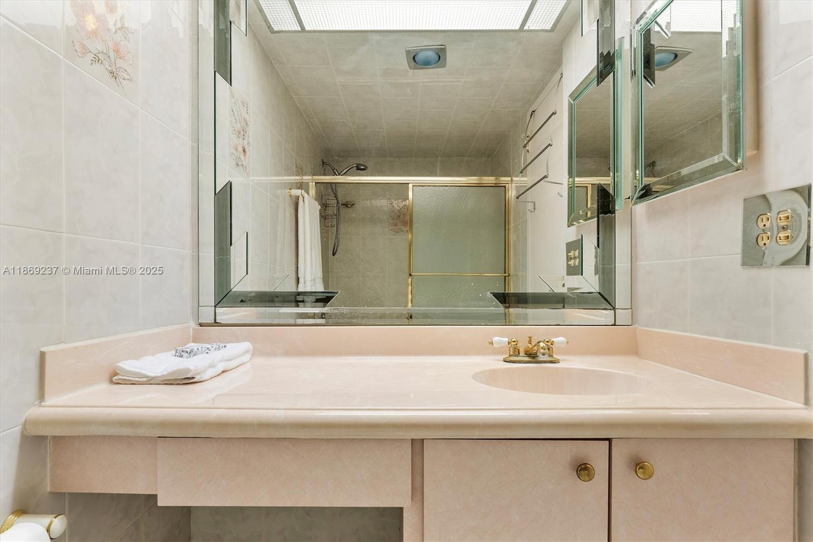 WINSTON TOWERS 200 - Residential