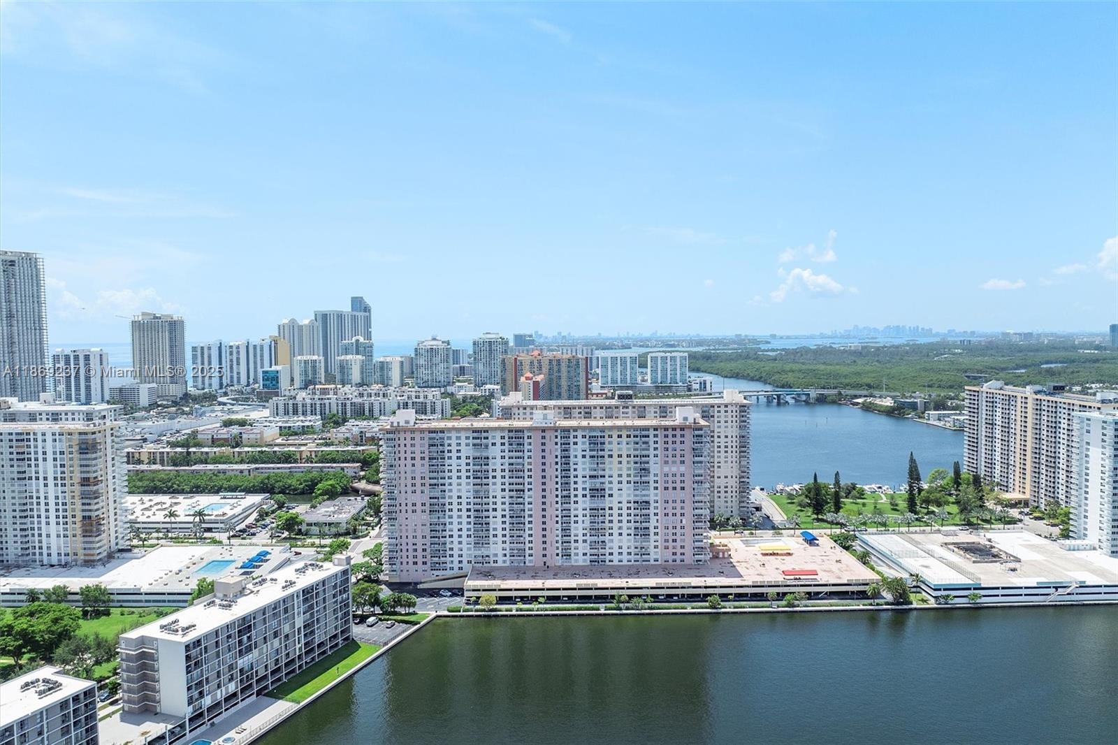 WINSTON TOWERS 200 - Residential