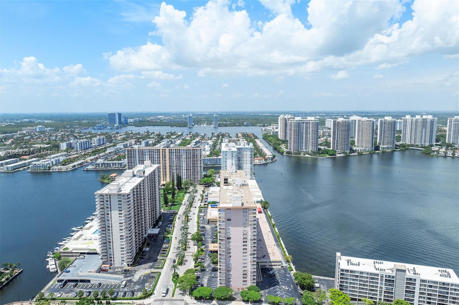 WINSTON TOWERS 200 - Residential