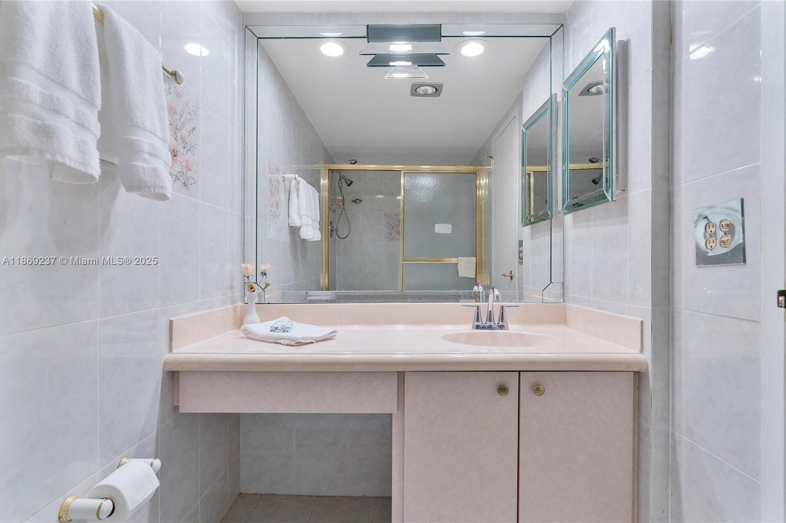 WINSTON TOWERS 200 - Residential