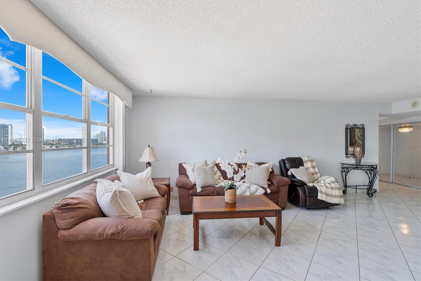 WINSTON TOWERS 200 - Residential