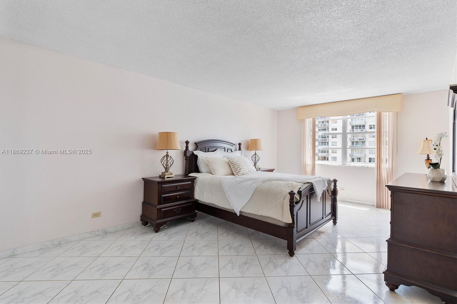 WINSTON TOWERS 200 - Residential