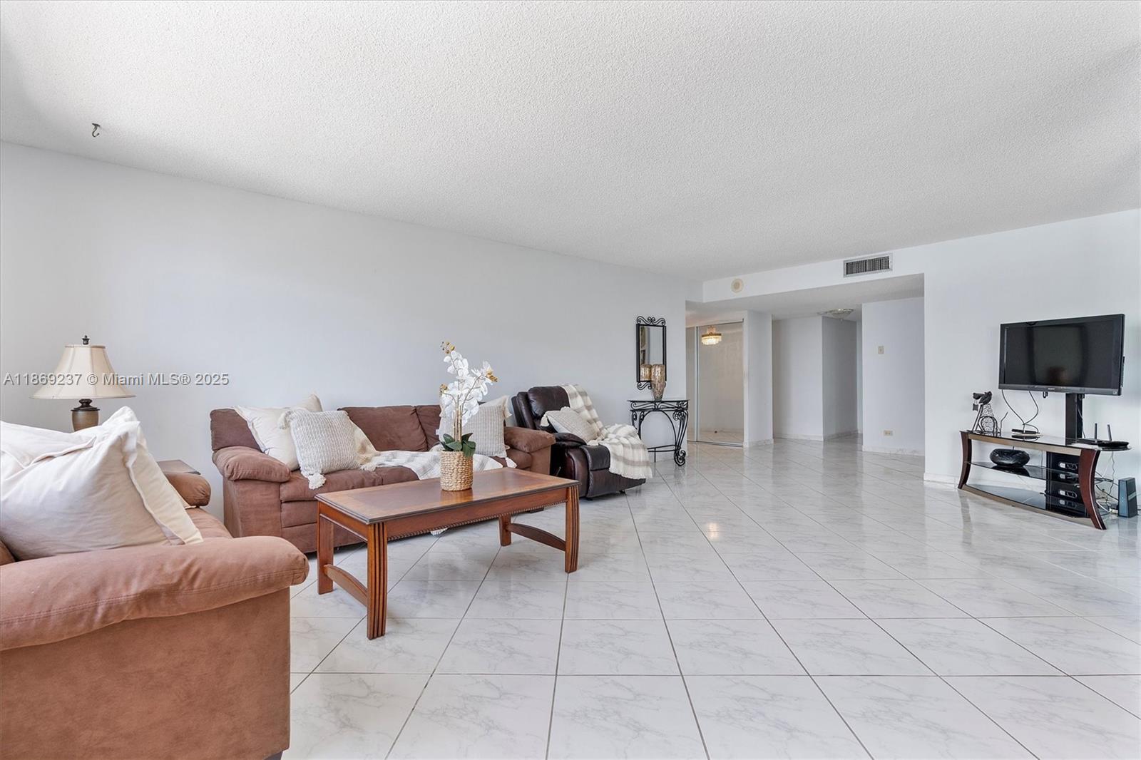 WINSTON TOWERS 200 - Residential