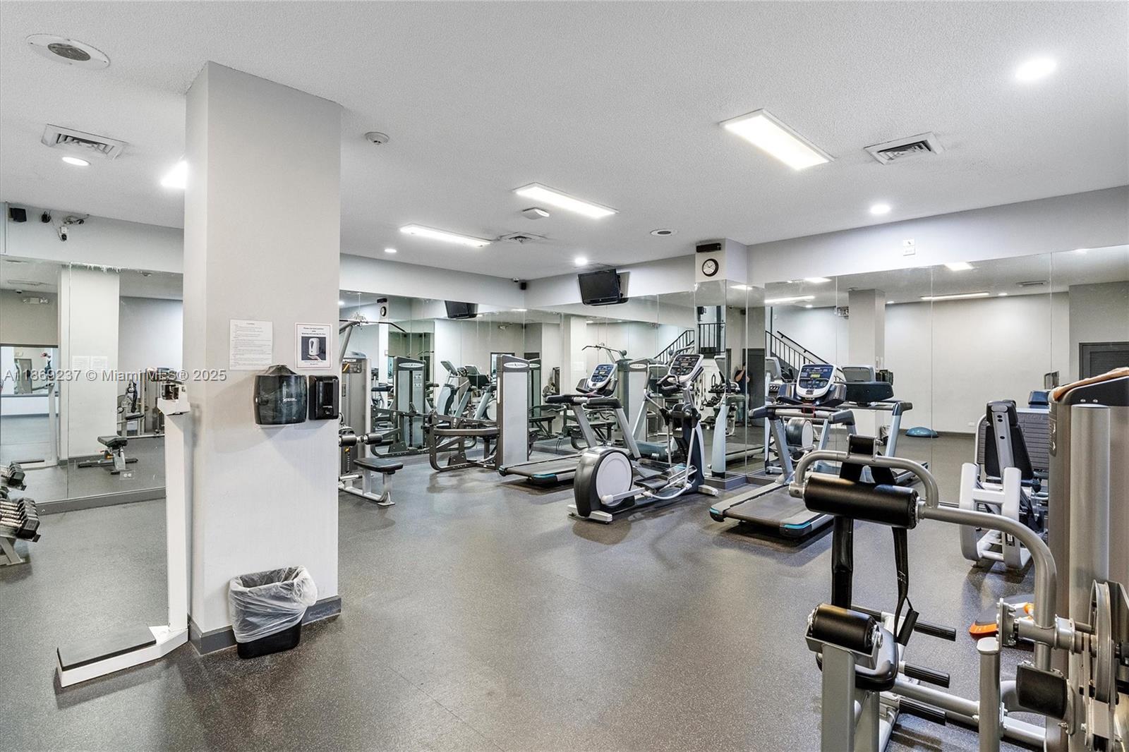 WINSTON TOWERS 200 - Residential