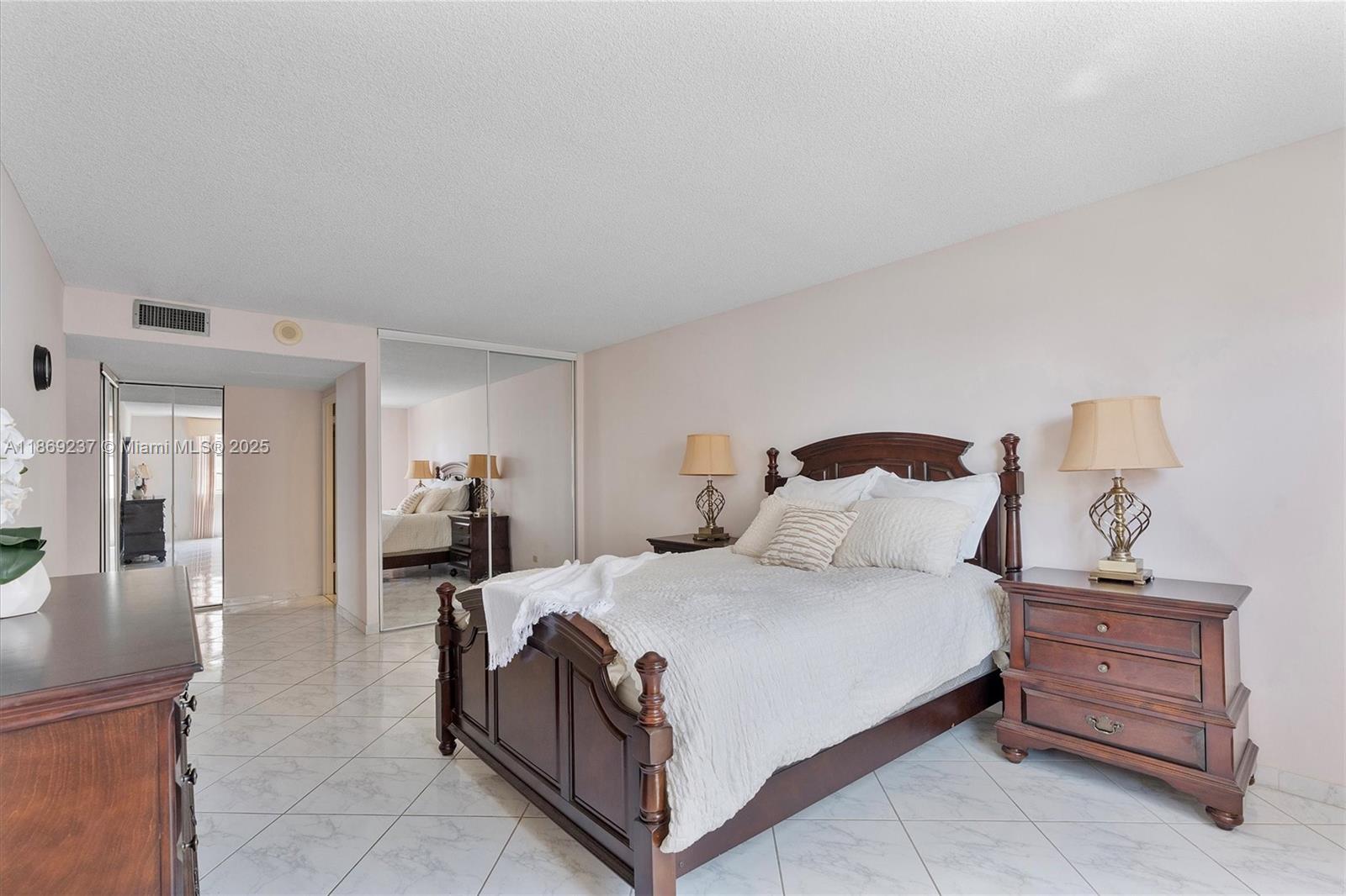 WINSTON TOWERS 200 - Residential