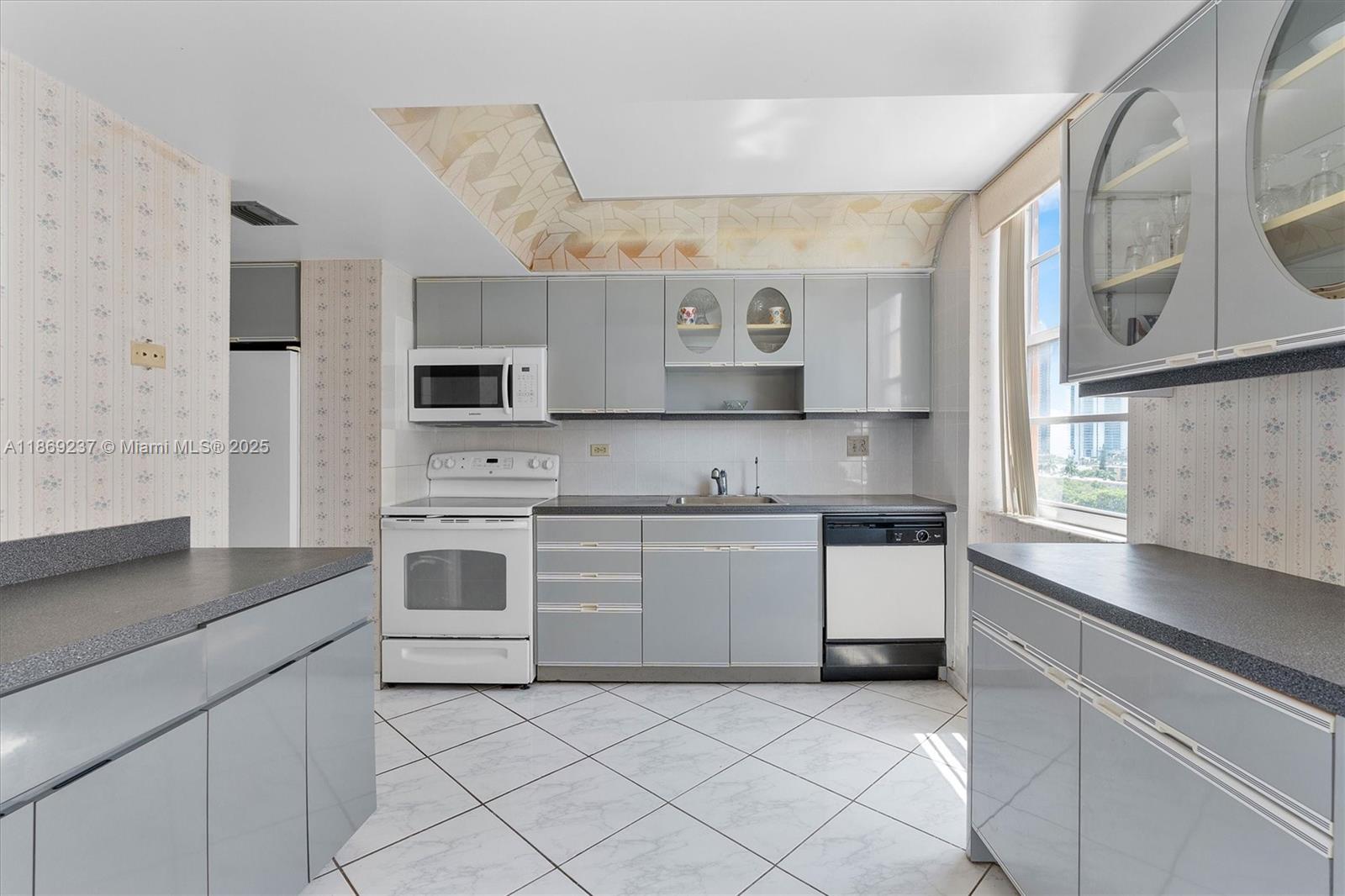 WINSTON TOWERS 200 - Residential