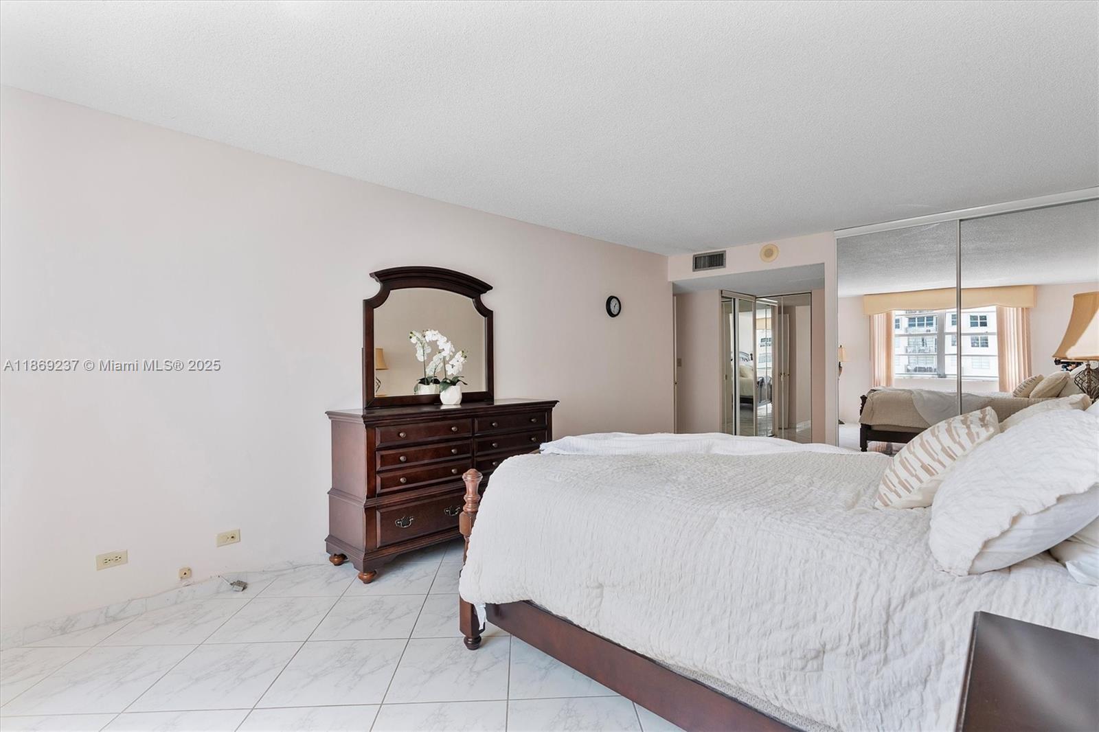 WINSTON TOWERS 200 - Residential