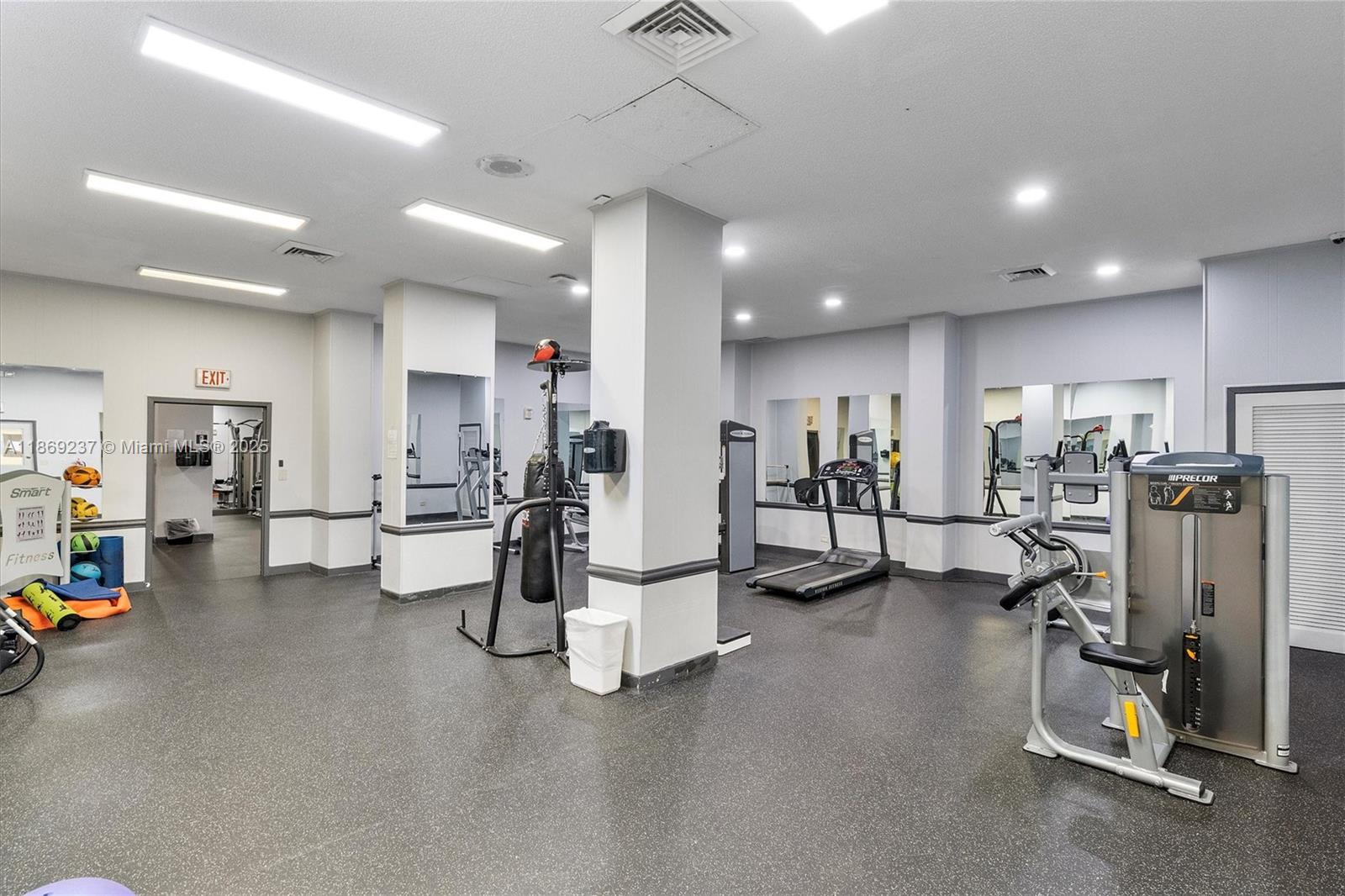 WINSTON TOWERS 200 - Residential