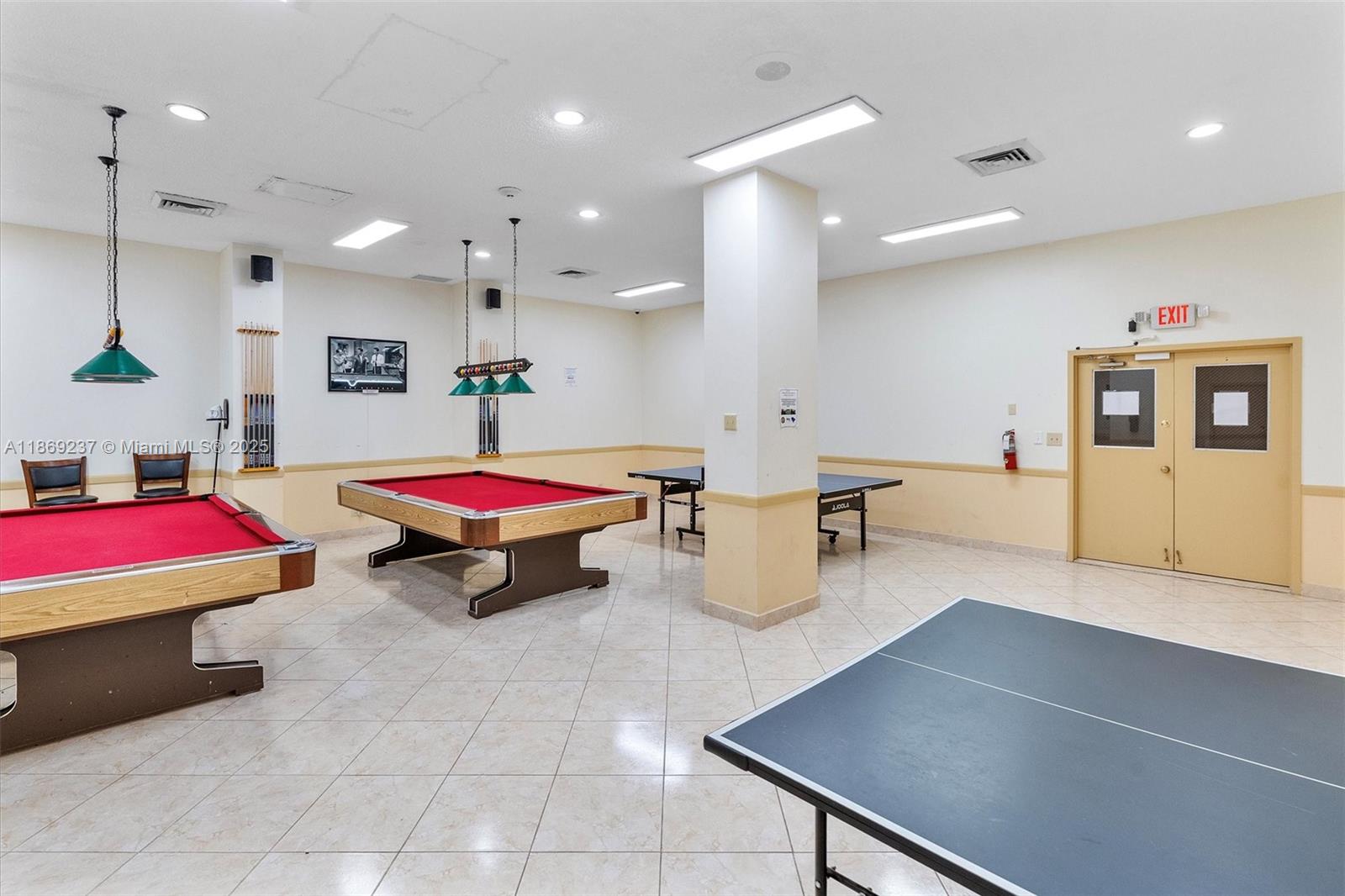 WINSTON TOWERS 200 - Residential