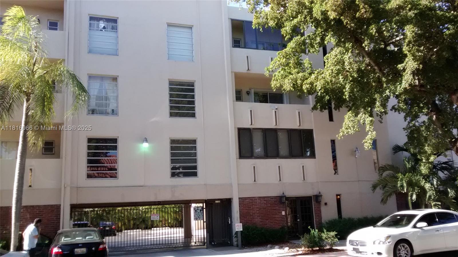 1650 S Le Jeune Rd 204, Coral Gables, Broward County, Florida - 2 Bedrooms  
2 Bathrooms - 