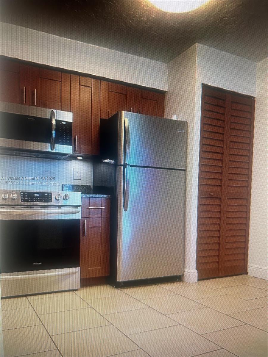 STERLING VILLAGES OF PALM - Residential Lease