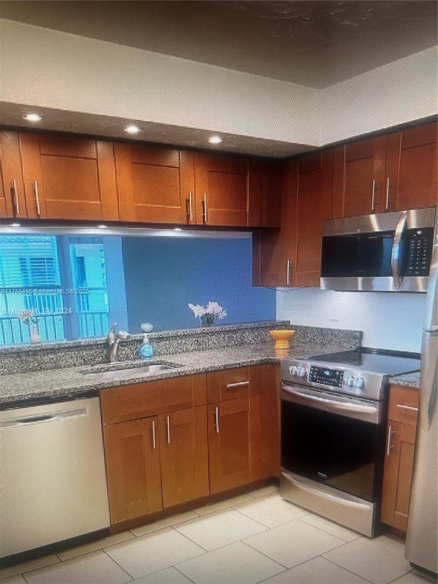 STERLING VILLAGES OF PALM - Residential Lease